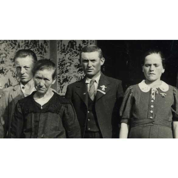 Magyar katonák egyenruhában, Gilvács, Erdély, Szatmár megye, 2. világháború, helytörténet, 1940-es évek, Eredeti fotó, papírkép.   méret megközelítőleg (centiméterben): 6 x 8.5 Használt! Eredeti nagyí