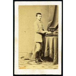   Borsos és Doctor műterem, Pest, elegáns fiú csizmában, kalappal, különös díszletek, 1860-as évek, Eredeti CDV, korai vizitkártya fotó.  