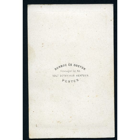 Borsos és Doctor műterem, Pest, elegáns fiú csizmában, kalappal, különös díszletek, 1860-as évek, Eredeti CDV, korai vizitkártya fotó.  