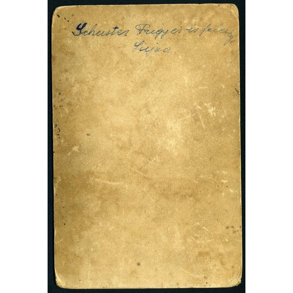 Schuster Vilmos zsidvéri (Erdély) evangélikus lelkész, író, medgyesi gimnáziumi tanár és felesége Lujza lóháton, 1880-as évek, Eredeti kabinetfotó.  