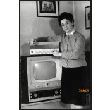 Hölgy EAG erősítővel, ORION ritka prototípus, TV, televízió rádióval összeépítve, technikatörténet, szocializmus, 1960-as évek, Eredeti fotó, papírkép.  