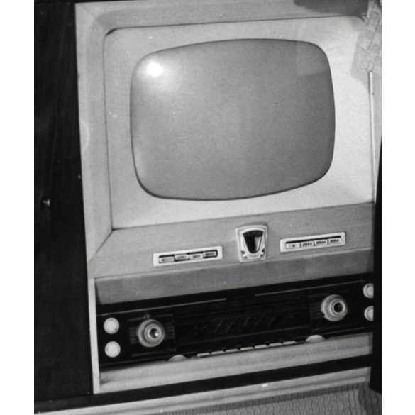 Hölgy EAG erősítővel, ORION ritka prototípus, TV, televízió rádióval összeépítve, technikatörténet, szocializmus, 1960-as évek, Eredeti fotó, papírkép.  