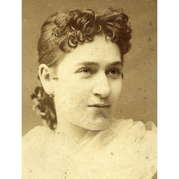 Ciehulsky műterem, Marosvásárhely, Erdély, csinos fiatalasszony különös szemekkel,  1880-as évek, Eredeti CDV, vizitkártya fotó.  