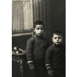 Tímár műterem, Szabadka, Vajdaság, fiatal anya négy gyermekével apa nélkül, 1. világháború, helytörténet, 1917. január 7, 1910-es évek, Eredeti fotó, papírkép. 