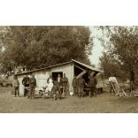 Magyar katonák a táborban, Zimony, Vajdaság, Tábori Posta pecséttel, Szinte László lapja, szerb paraszt népviseletben, egyenruha, 1. világháború, 1914. november 18., 1910-es évek, Eredeti fotó, papírk