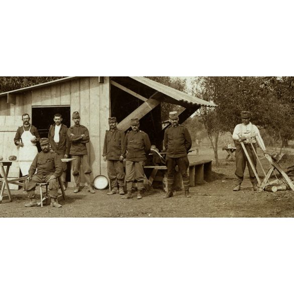 Magyar katonák a táborban, Zimony, Vajdaság, Tábori Posta pecséttel, Szinte László lapja, szerb paraszt népviseletben, egyenruha, 1. világháború, 1914. november 18., 1910-es évek, Eredeti fotó, papírk