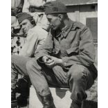 Magyar katonák,  rádiósok egyenruhában, rádiókészülék, Horthy-korszak, 2. világháború, 1930-as évek, Eredeti fotó, papírkép.   