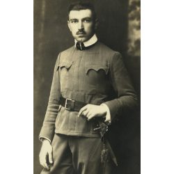   Várnai műterem, Eszék (Osijek), Vajdaság, Szinte László magyar katona egyenruhában, 1. világháború, monarchia, 1910-es évek, Eredeti fotó, papírkép.  