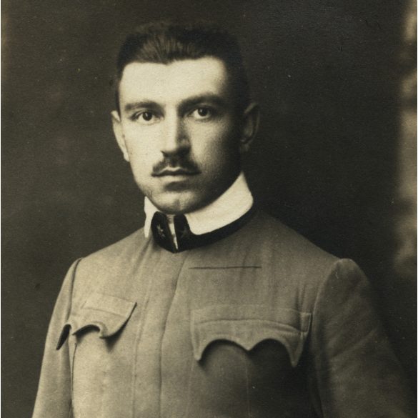 Várnai műterem, Eszék (Osijek), Vajdaság, Szinte László magyar katona egyenruhában, 1. világháború, monarchia, 1910-es évek, Eredeti fotó, papírkép.  