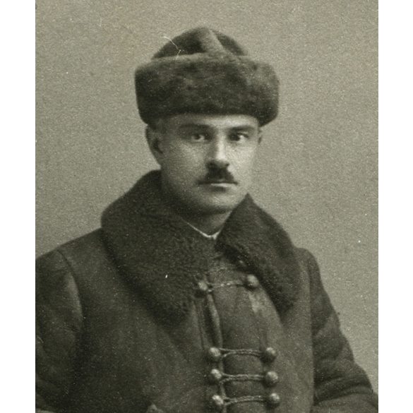 Bajuszos úr magyaros irhabundában, kucsma, télikabát, Szerencs, Borsod-Abaúj-Zemplén megye, helytörténet, Horthy-korszak, 1932. március 18., 1930-as évek, Eredeti fotó, papírkép.   