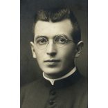 Zelesny Károly műterme, Pécs, egyházi méltóság portréja, katolikus pap, szemüveg, helytörténet, 1910-es évek, Eredeti fotó, a mester által szignózott papírkép.  