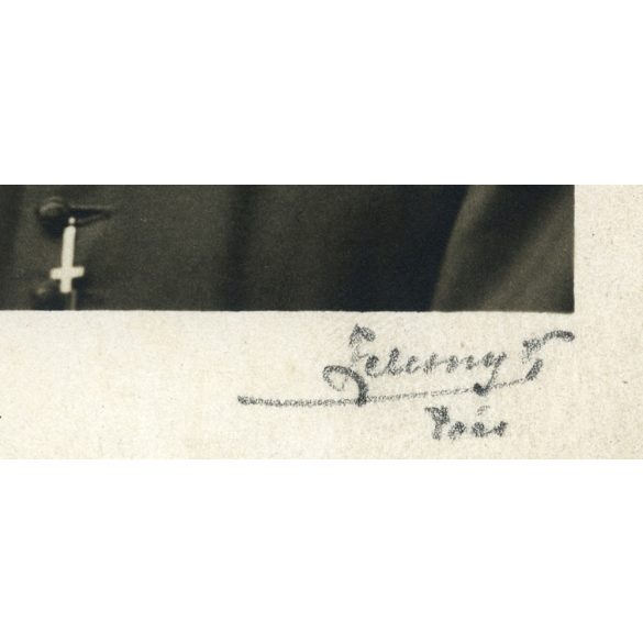 Zelesny Károly műterme, Pécs, egyházi méltóság portréja, katolikus pap, szemüveg, helytörténet, 1910-es évek, Eredeti fotó, a mester által szignózott papírkép.  