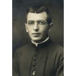 Zelesny Károly műterme, Pécs, egyházi méltóság portréja, katolikus pap, szemüveg, helytörténet, 1910-es évek, Eredeti fotó, a mester által szignózott papírkép.  