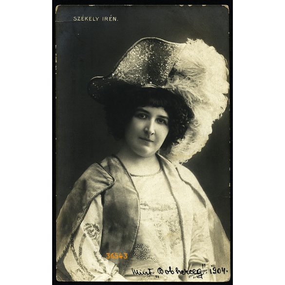 Kossak műterem, Székely Irén színésznő különös kalapban Bob herceg szerepében, művészet, monarchia, 1900-as évek, Eredeti képeslap fotó, papírkép.  