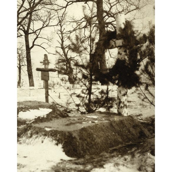 Magyar katonatemető, sírok keresztekkel valahol a keleti fronton, 1. világháború, monarchia, 1910-es évek, Eredeti fotó, papírkép.  