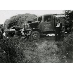   Összetört Rába Super 3T teherautó,  MATEOSZ szállítmányozó cég, Hegedűs Antal fuvarozó, jármű, közlekedés, 1940-es évek, Eredeti fotó, papírkép.   