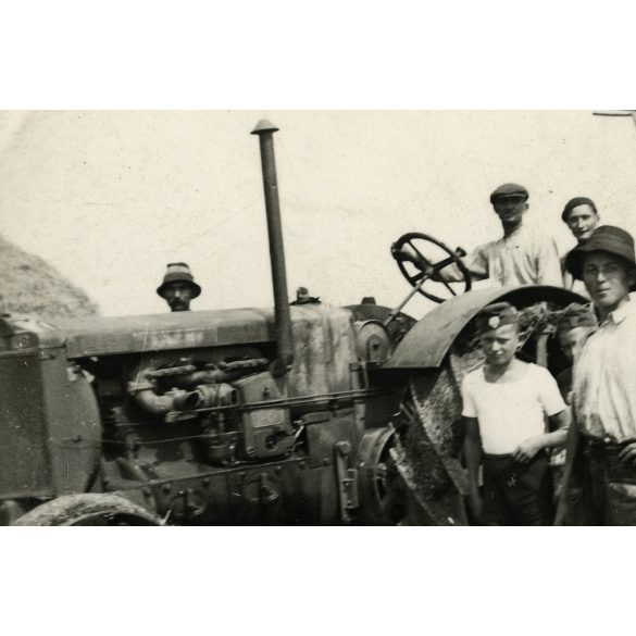 Cséplés Hofherr traktorral, HSCS, falu, mezőgazdaság, Horthy-korszak,  jármű, közlekedés, 1930-as évek, Eredeti fotó, papírkép.   