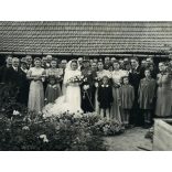 K. Pesti fotó, Jászkarajenő, katona esküvője, egyenruha, menyasszony, kard, érdemrend, 2. világháború, Horthy-korszak, helytörténet, Pest megye, 1940-es évek, Eredeti fotó, papírkép.   
