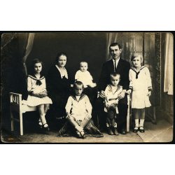   Cser műterem, Újkécske (Tiszakécske), nagycsalád 5 gyerekkel ünneplőben, monarchia, Bács-Kiskun megye, helytörténet, 1910-es évek, Eredeti fotó, papírkép, felső sarkán törésnyom.  