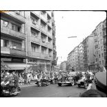3 kocka fotónegatív, Gagarin látogatása, Budapest, Margit krt., ZISZ 110 autó, BMW rendőrségi motorkerékpárok, Chevrolet autó, szocializmus, repülés, jármű, közlekedés, 1961, 1960-as évek, Eredeti 3 k
