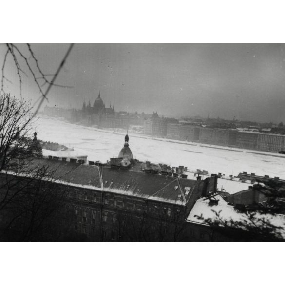 Városkép a befagyott Dunával, Budapest, Víziváros, Tabán, háztetők, tél, Horthy-korszak, helytörténet, 1942, 1940-es évek, Eredeti fotó, papírkép.   