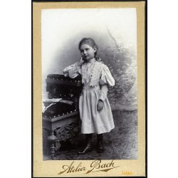   Bach műterem, Gyulafehérvár (Karlsburg, Alba Julia), Erdély, elegáns kislány gyönyörű ruhában, 1890-es évek, Eredeti CDV, vizitkártya fotó.  