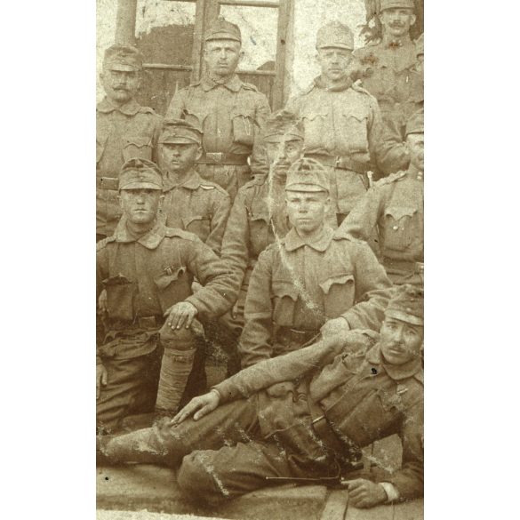 Tábori posta (648), magyar katonák csoportképe, érdemrend, bajusz, egyenruha, hegedű, hangszer, 1. világháború, monarchia, 1917, 1910-es évek, Eredeti fotó, papírkép, kopott, alul szakadás.  