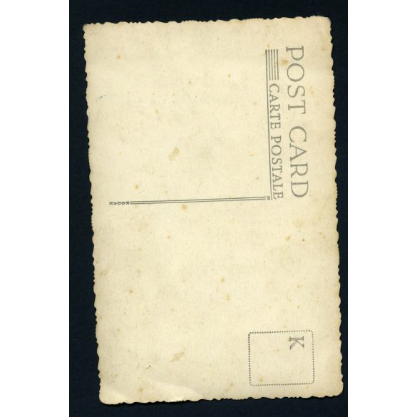 Grábner műterem, Kaposvár, hölgy különös kutyás szoborral, Horthy-korszak, Somogy megye, helytörténet, 1930-as évek, Eredeti fotó, papírkép.  