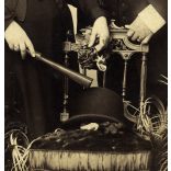 Nagy méret! Lőger műterem, Nyitra, Felvidék, elegáns jómódú házaspár, legyező, kalap, bajusz, portré, 1880-as évek, Eredeti nagyméretű (!) kabinetfotó.  