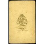 Nagy méret! Lőger műterem, Nyitra, Felvidék, elegáns jómódú házaspár, legyező, kalap, bajusz, portré, 1880-as évek, Eredeti nagyméretű (!) kabinetfotó.  