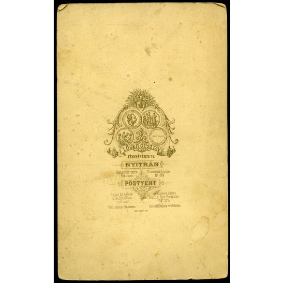 Nagy méret! Lőger műterem, Nyitra, Felvidék, elegáns jómódú házaspár, legyező, kalap, bajusz, portré, 1880-as évek, Eredeti nagyméretű (!) kabinetfotó.  