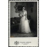 Czeglédy Sándor fényképész, menyasszony (első bálozó?), Cegléd, szobabelső, esküvő, ünnep, Horthy-korszak, helytörténet, Pest megye, 1930-as évek, Eredeti fotó, papírkép.   méret megközelítőleg (centi