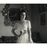 Czeglédy Sándor fényképész, menyasszony (első bálozó?), Cegléd, szobabelső, esküvő, ünnep, Horthy-korszak, helytörténet, Pest megye, 1930-as évek, Eredeti fotó, papírkép.   méret megközelítőleg (centi