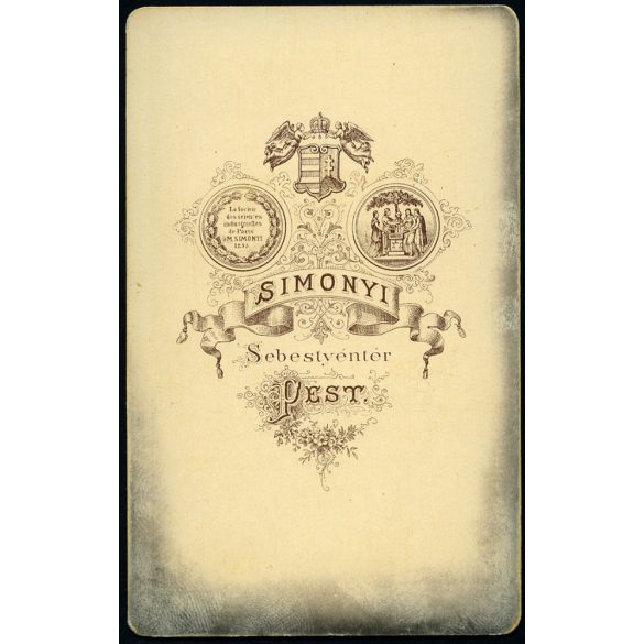 Simonyi műterem, Pest,  elegáns hölgy különös fejdísszel, portré, 1860-as évek, Eredeti CDV, vizitkártya fotó, alja foltos. 