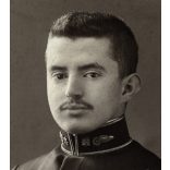 "Hunnia" műterem, Budapest, férfi egyenruhában (vasutas?), portré, bajusz, 1. világháború, monarchia, 1910-es évek, Eredeti CDV, vizitkártya fotó, felül sérült, gyönyörű hátoldallal.  