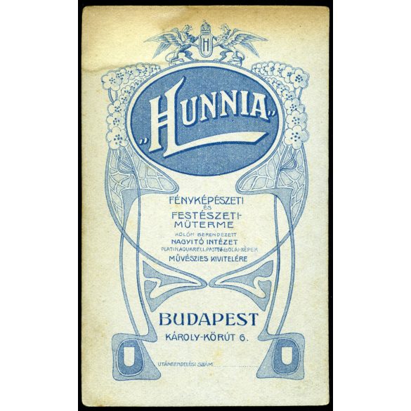 "Hunnia" műterem, Budapest, férfi egyenruhában (vasutas?), portré, bajusz, 1. világháború, monarchia, 1910-es évek, Eredeti CDV, vizitkártya fotó, felül sérült, gyönyörű hátoldallal.  
