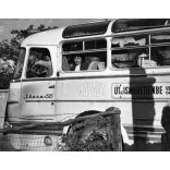 IKARUS 55, "Út az ismeretlenbe IBUSZ-TIT országlárás" különös táblával, busz,  jármű, közlekedés, szocializmus, 1960-as évek, Eredeti fotó, papírkép.   