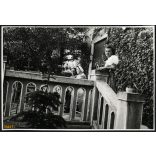 Elegáns hölgyek a Makláry-villa teraszán, Zebegény, helytörténet, Horthy-korszak, 1941, 1940-es évek, Pest megye, Eredeti fotó, papírkép, hátulján ragasztásnyomok.  