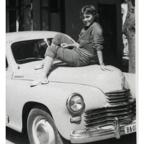 Pobjeda GAZ M 20 gépkocsi BA-00-ás magyar állami rendszámmal, jármű, közlekedés, szocializmus, csinos hólgy autón, 1960-as évek, Eredeti fotó, papírkép.