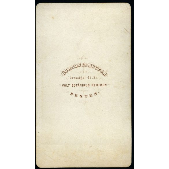 Borsos és Doctor műterem, Pest, fiatal férfi köpenyben, csokornyakkendő, kucsma, sapka, csizma, monarchia, 1860-as évek, Eredeti CDV, vizitkártya fotó.   