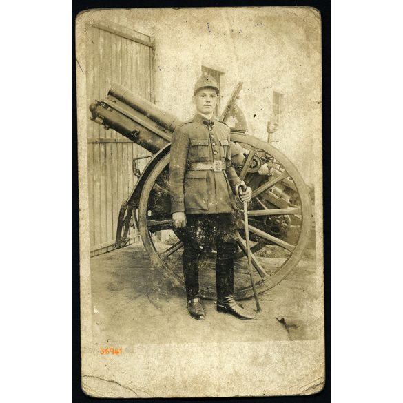 Magyar fiú román egyenruhában, Temesvár, Erdély, katona, Lakatos Jancsi, kard, ágyú, helytörténet, 1928, 1920-as évek, Eredeti fotó, papírkép kopásnyomokkal.  