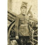 Magyar fiú román egyenruhában, Temesvár, Erdély, katona, Lakatos Jancsi, kard, ágyú, helytörténet, 1928, 1920-as évek, Eredeti fotó, papírkép kopásnyomokkal.  