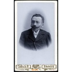   Czéhula műterem, Késmárk, Felvidék,  elegáns bajuszos úr Victor Schirl (?) portréja, cvikker, monarchia, helytörténet, 1904, 1900-as évek, Eredeti CDV, vizitkártya fotó, hátulján aláírással. 