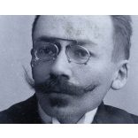 Czéhula műterem, Késmárk, Felvidék,  elegáns bajuszos úr Victor Schirl (?) portréja, cvikker, monarchia, helytörténet, 1904, 1900-as évek, Eredeti CDV, vizitkártya fotó, hátulján aláírással. 