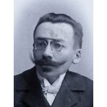 Czéhula műterem, Késmárk, Felvidék,  elegáns bajuszos úr Victor Schirl (?) portréja, cvikker, monarchia, helytörténet, 1904, 1900-as évek, Eredeti CDV, vizitkártya fotó, hátulján aláírással. 