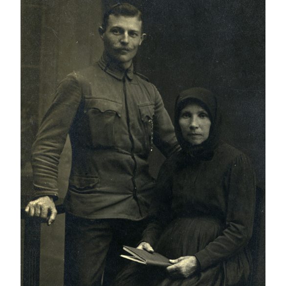 Háborúba induló magyar katona feleségével, egyenruha, 1. világháború, Monarchia, 1910-es évek, Eredeti fotó, papírkép.  