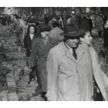 Forradalom, Budapest, felszedett kockakövek, üzletek, kirakatok, VII. kerület, Erzsébet körút, Erzsébetváros, helytörténet, kommunizmus, 1956, 1950-es évek, Eredeti fotó, papírkép.  