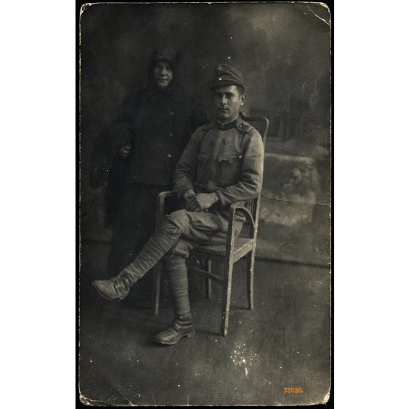 Háborúba induló magyar katona édesanyjával, egyenruha, 1. világháború, Monarchia, 1910-es évek, Eredeti fotó, papírkép.  
