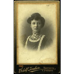   Jordan műterem, gyönyörű nő gyönyörű ruhában, Pinkafő-Hartberg, monarchia, 1890-es évek, Eredeti CDV, vizitkártya fotó.   