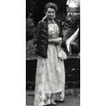 Hungária szobor újraavatása, Szatmárnémeti,, Észak-Erdély, MÁV Internátus udvara, hölgyek nemesi díszruhában, díszmagyar, 2. világháború, Horthy-korszak, helytörténet, 1941. szeptember 12, 1940-es éve